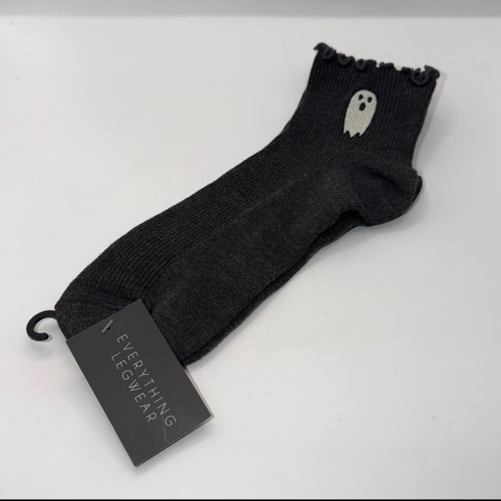 NWT Everything Legwear Glow In The Dark Embroidered Ghost Charcoal Anklet Socks